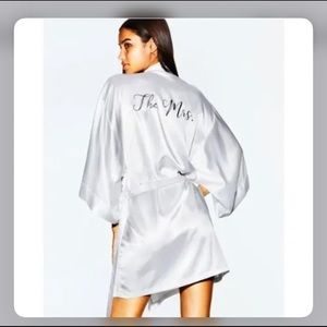 La senZa the Mrs robe white